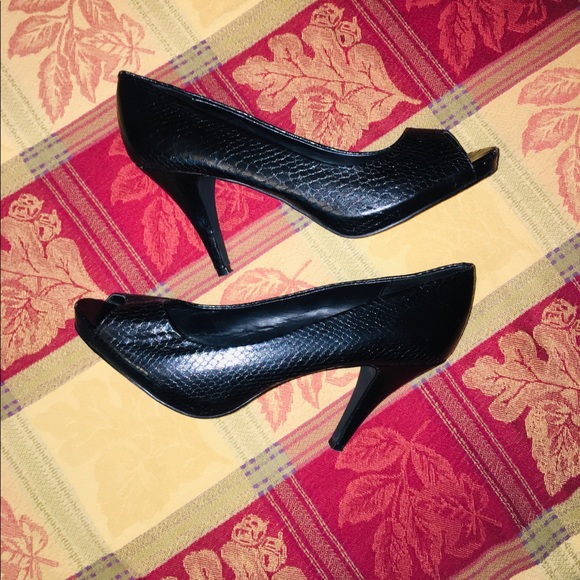 Fergalicious Fergie Black Snake Print Heels 10M - Picture 4 of 5